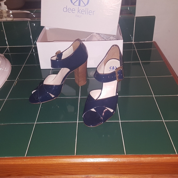 Dee Keller patent navy pumps - Picture 9 of 13